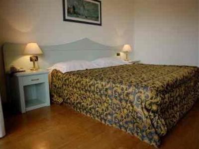 60851Hotel Coypel