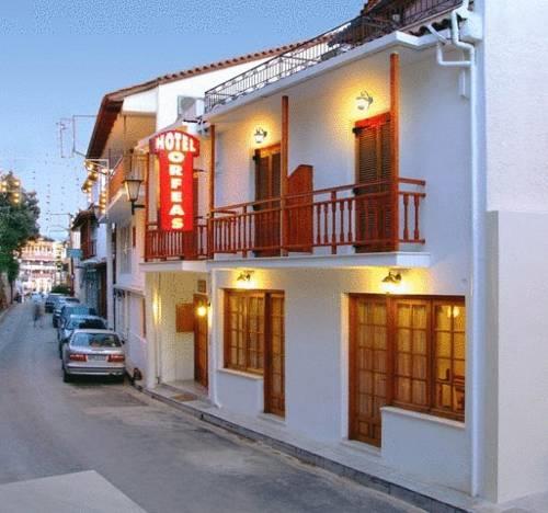 40893Hostal Santillan