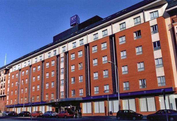 Tryp Leon Hotel