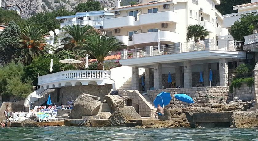 73045Raha Grand Hotel