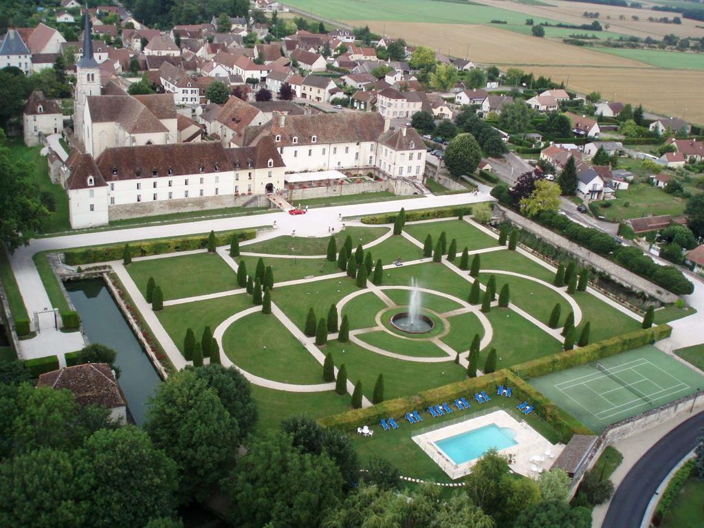 Chateau De Gilly