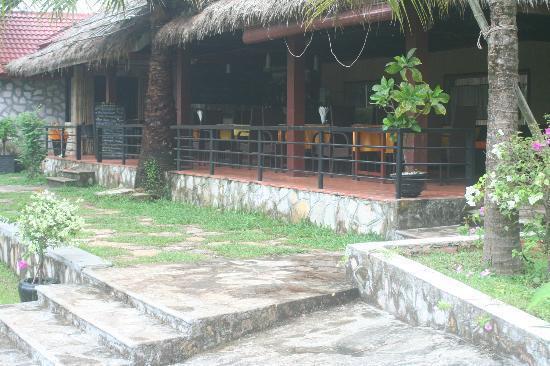 14207Bird Island Lodge