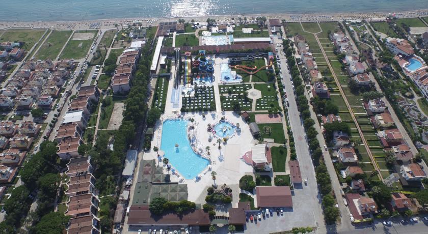 Risus Aqua Beach Resort Hotel